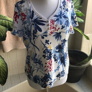 Karen Scott Petites white top with floral print